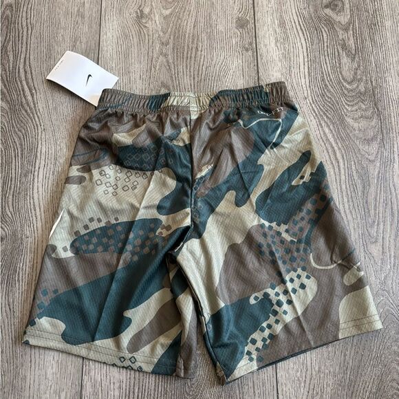 Nike boys Camouflage Athletic Shorts - Picture 2 of 3